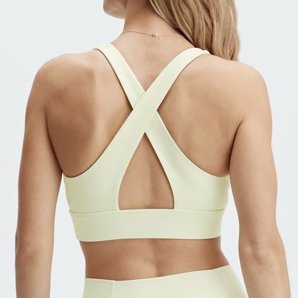 Fabletics - Oasis Twist Sports Bra in Luminous Yellow - Picture 3 of 13